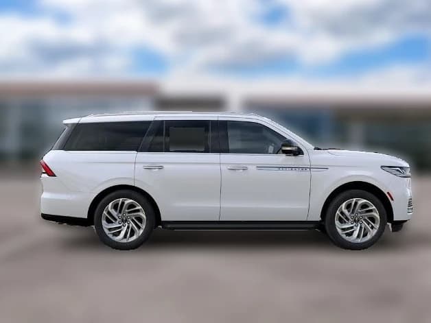 Lincoln Navigator Premiere 4x4 2027 — side view