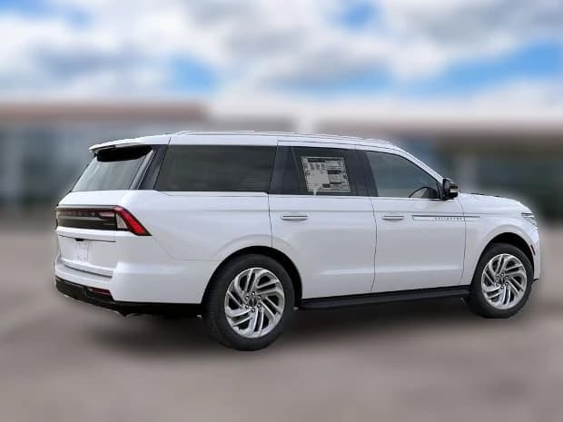 Lincoln Navigator Premiere 4x4 2027 — side view