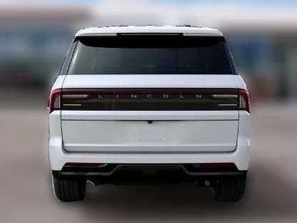 Lincoln Navigator Premiere 4x4 2027 — side view