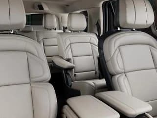 Lincoln Navigator Premiere 4x4 2027 — side view