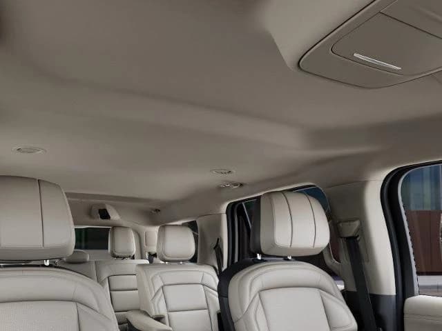 Lincoln Navigator Premiere 4x4 2027 — side view