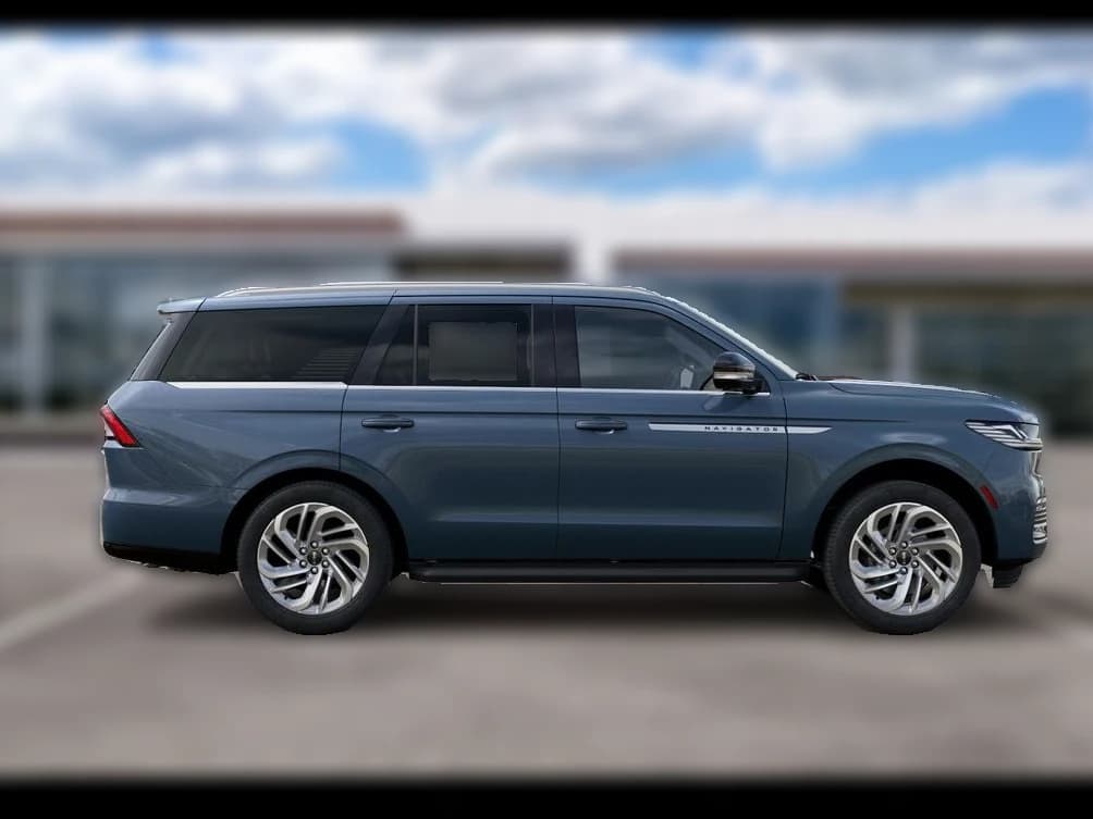 Lincoln Navigator Premiere 4x4 2027 — side view