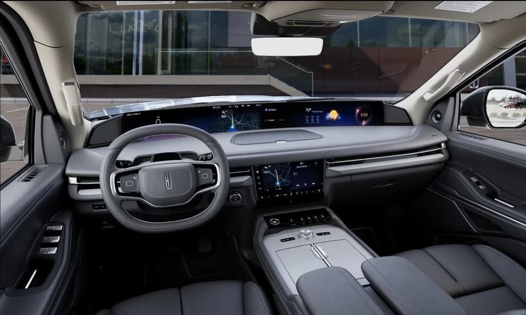 Lincoln Navigator Premiere 4x4 2027 — side view
