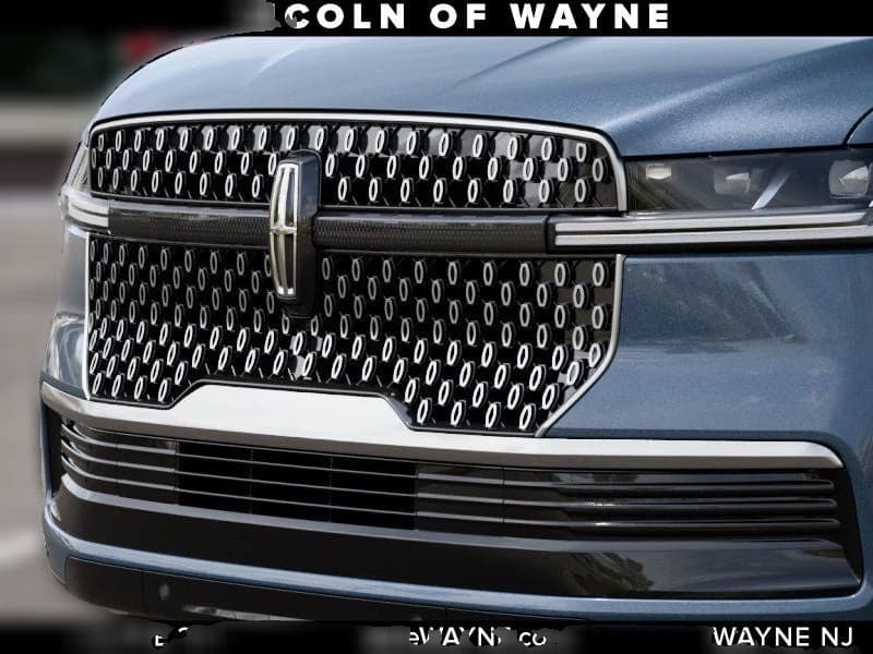 Lincoln Navigator Premiere 4x4 2027 — side view