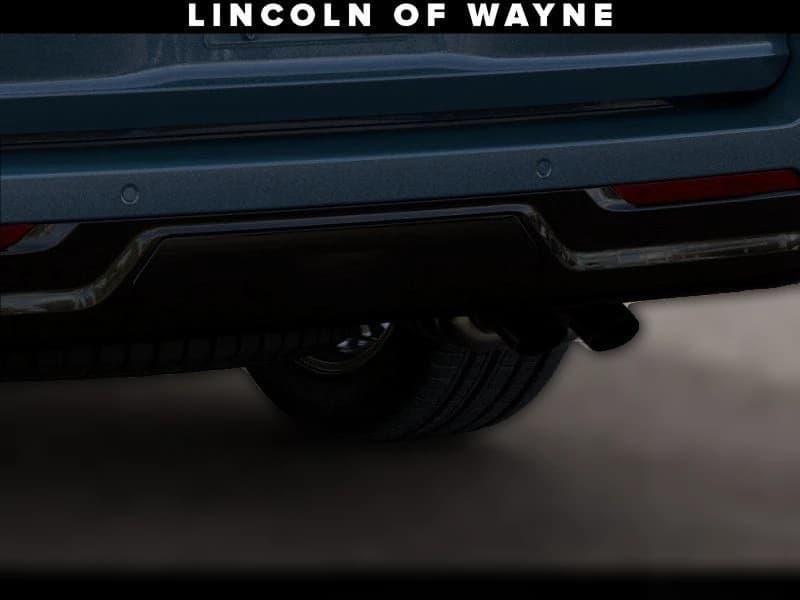 Lincoln Navigator Premiere 4x4 2027 — side view