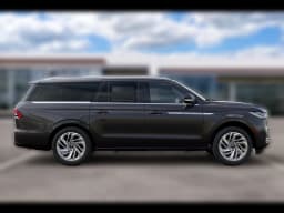 Lincoln Navigator L Reserve 4x4 2027 — side view