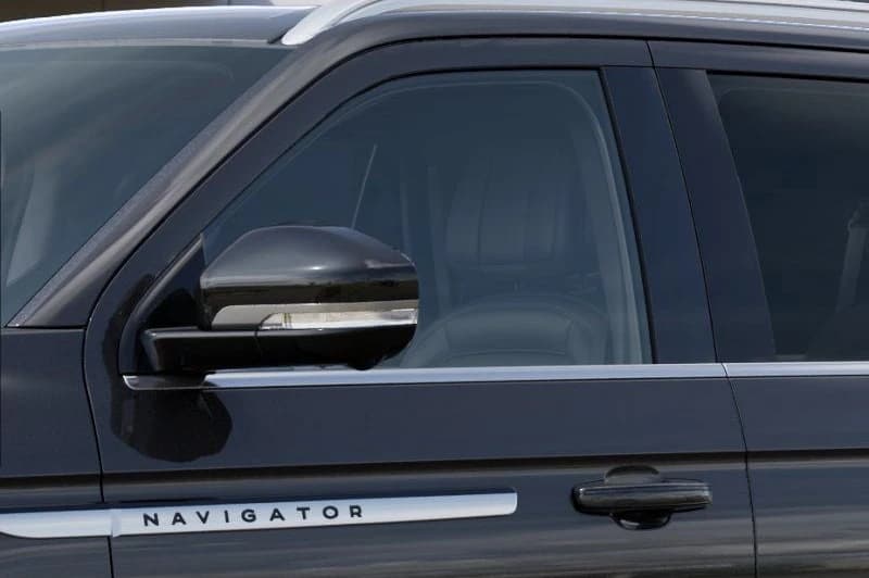 Lincoln Navigator L Reserve 4x4 2027 — side view