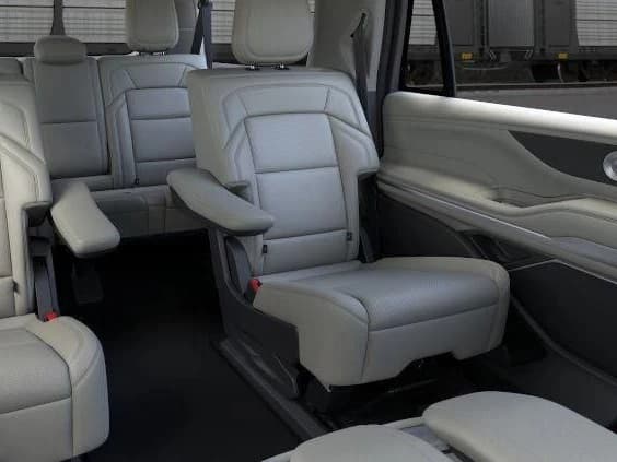 Lincoln Navigator L Reserve 4x4 2026 — side view