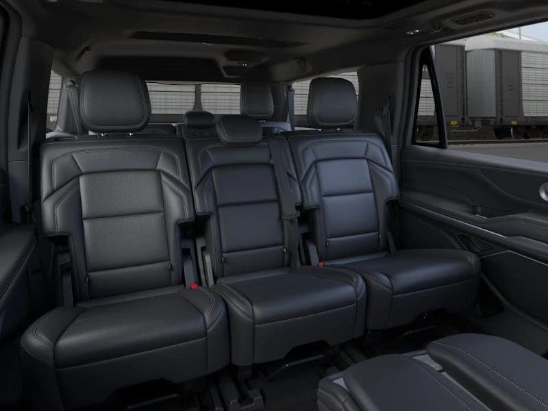 Lincoln Navigator L Reserve 4x4 2026 — side view