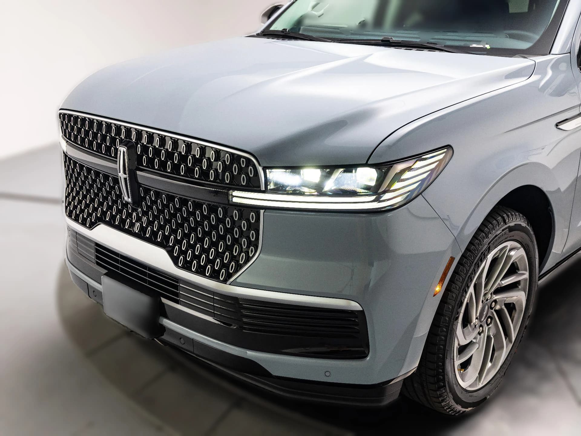 Lincoln Navigator L Reserve 4x4 2027 — side view