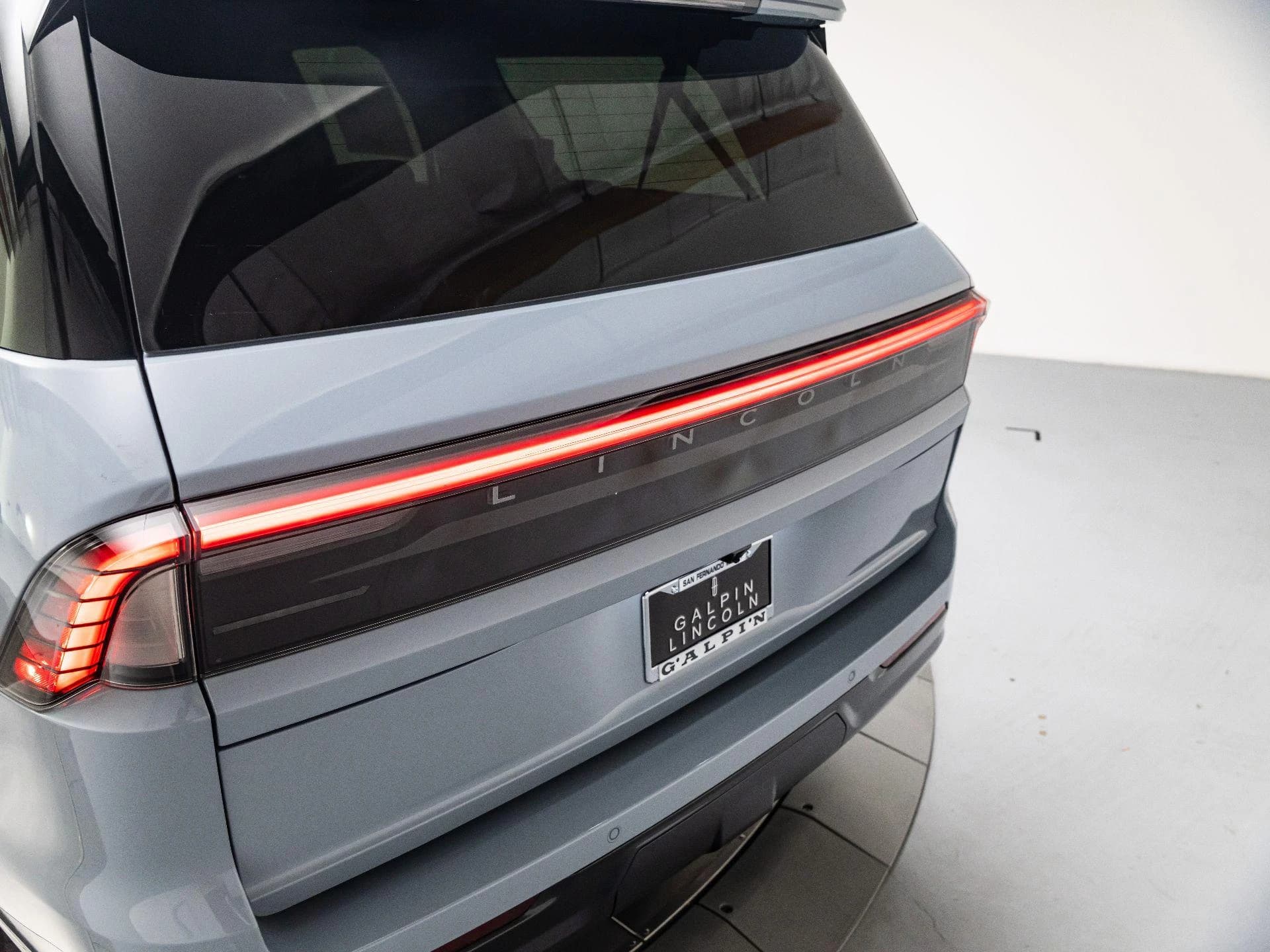 Lincoln Navigator L Reserve 4x4 2027 — side view