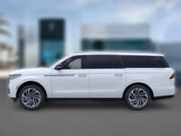Lincoln Navigator L Reserve 4x4 2025 — side view