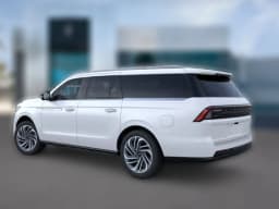 Lincoln Navigator L Reserve 4x4 2025 — side view