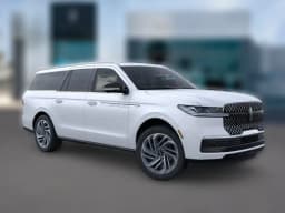 Lincoln Navigator L Reserve 4x4 2025 — side view