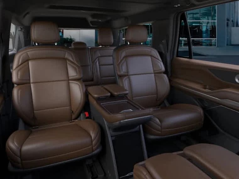 Lincoln Navigator L Reserve 4x4 2025 — side view