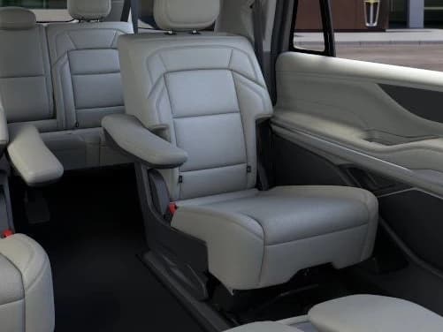 Lincoln Navigator L Reserve 4x4 2026 — side view