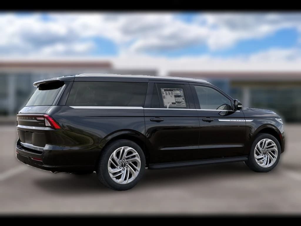 Lincoln Navigator L Premiere 4x4 2027 — side view