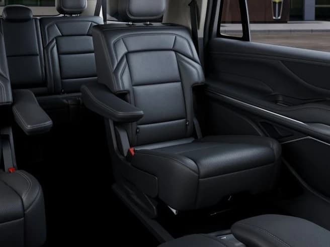 Lincoln Navigator L Premiere 4x4 2027 — side view