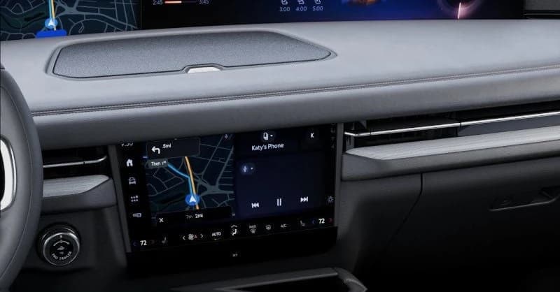 Lincoln Navigator L Premiere 4x4 2027 — side view