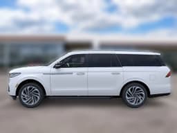 Lincoln Navigator L Premiere 4x4 2026 — side view