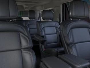 Lincoln Navigator L Premiere 4x4 2026 — side view