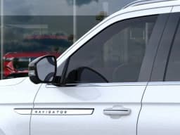 Lincoln Navigator L Premiere 4x4 2026 — side view
