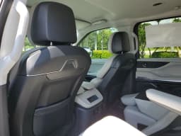 Lincoln Navigator L Premiere 4x4 2026 — side view