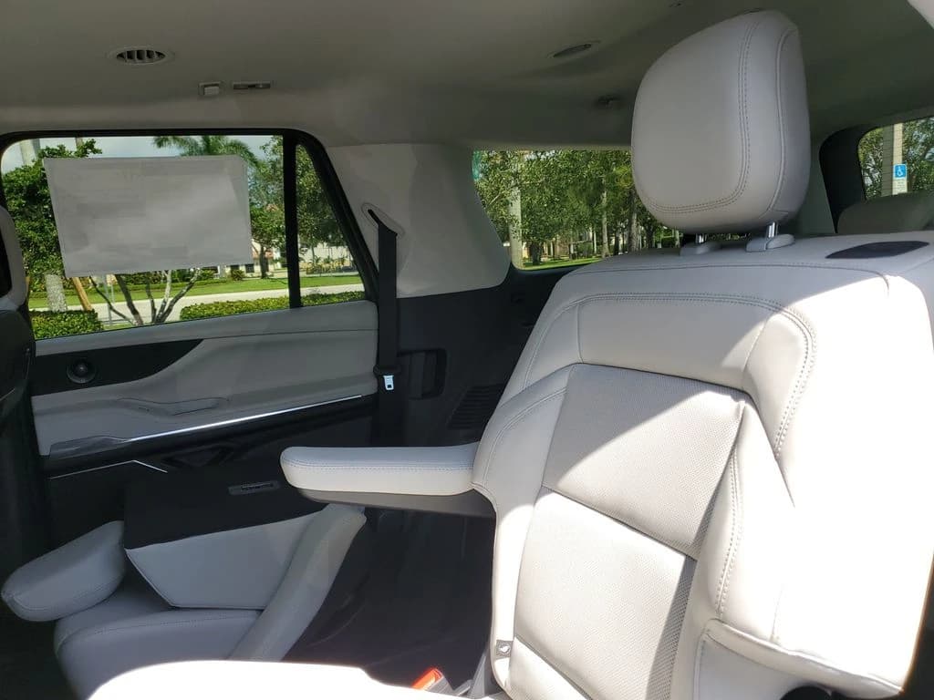 Lincoln Navigator L Premiere 4x4 2026 — side view