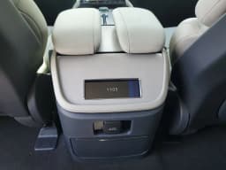 Lincoln Navigator L Premiere 4x4 2026 — side view