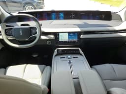 Lincoln Navigator L Premiere 4x4 2026 — side view