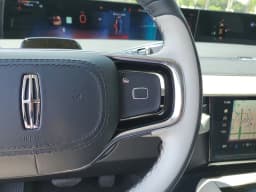 Lincoln Navigator L Premiere 4x4 2026 — side view