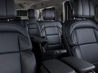 Lincoln Navigator L Premiere 4x4 2027 — side view