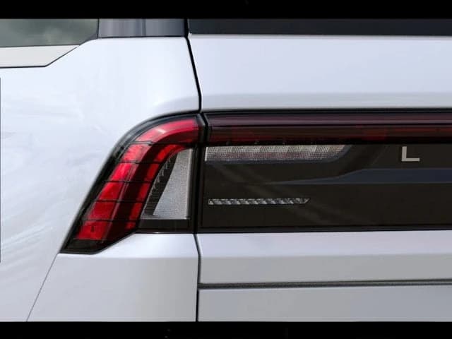 Lincoln Navigator L Premiere 4x4 2027 — side view