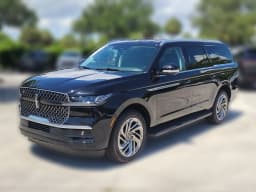 Lincoln Navigator L Premiere 4x4 2026 — side view