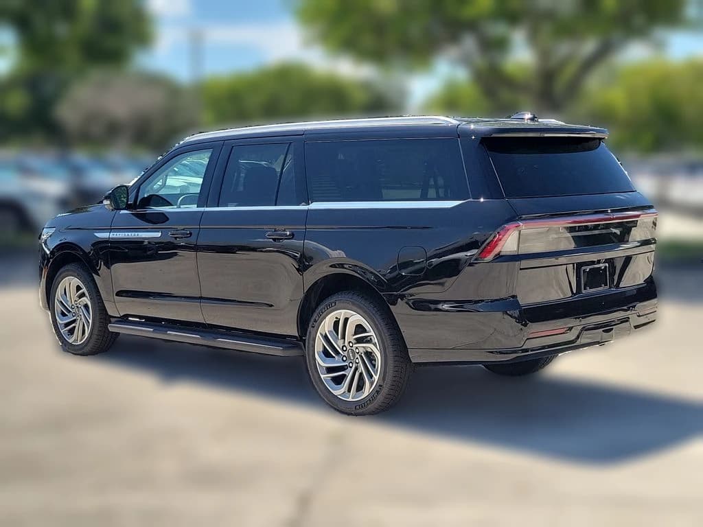 Lincoln Navigator L Premiere 4x4 2026 — side view
