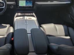 Lincoln Navigator L Premiere 4x4 2026 — side view