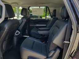 Lincoln Navigator L Premiere 4x4 2026 — side view