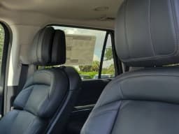 Lincoln Navigator L Premiere 4x4 2026 — side view