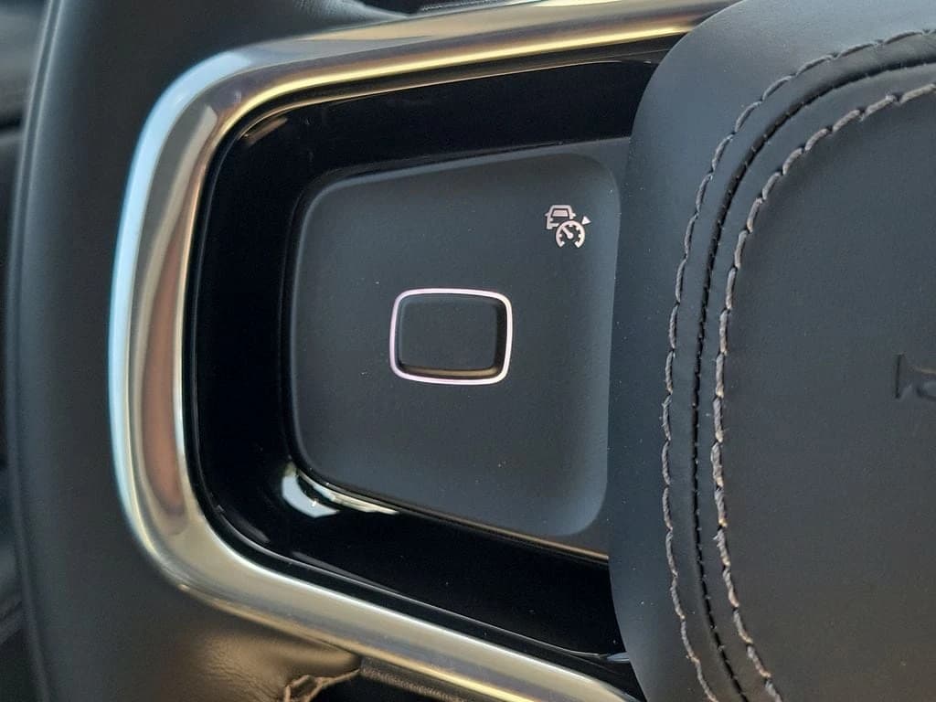 Lincoln Navigator L Premiere 4x4 2026 — side view