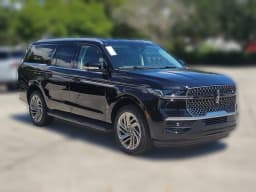 Lincoln Navigator L Premiere 4x4 2026 — side view