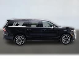 Lincoln Navigator L Black Label 4x4 2026 — side view