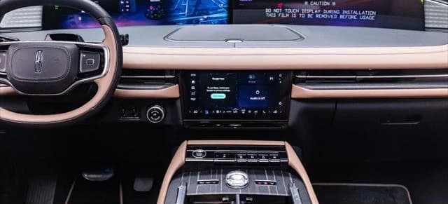 Lincoln Navigator L Black Label 4x4 2026 — side view