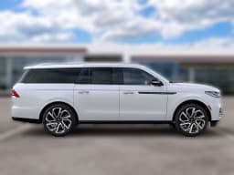 Lincoln Navigator L Black Label 4x4 2027 — side view