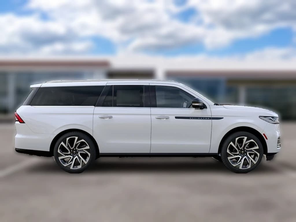 Lincoln Navigator L Black Label 4x4 2027 — side view