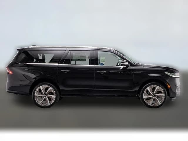 Lincoln Navigator L Black Label 4x4 2026 — side view