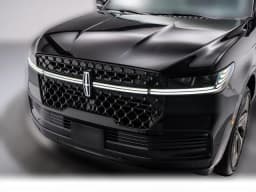 Lincoln Navigator L Black Label 4x4 2026 — side view