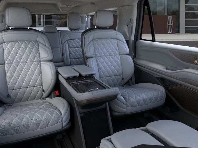 Lincoln Navigator L Black Label 4x4 2026 — side view