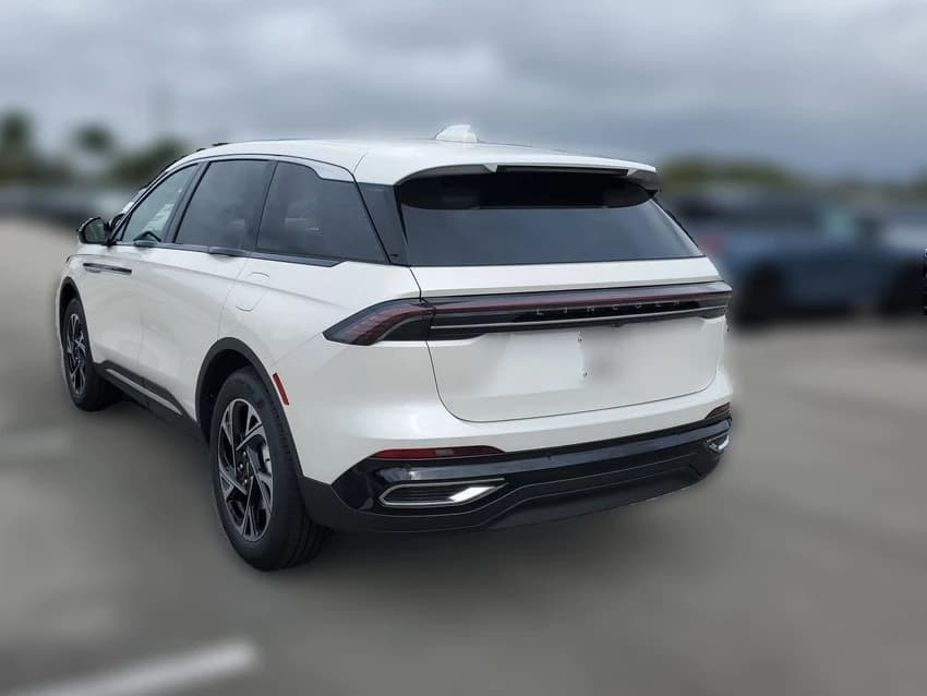 Lincoln Nautilus Premiere AWD 2026 — side view