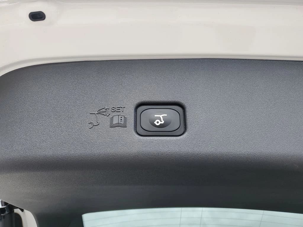 Lincoln Nautilus Premiere AWD 2026 — side view