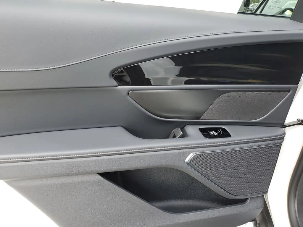 Lincoln Nautilus Premiere AWD 2026 — side view